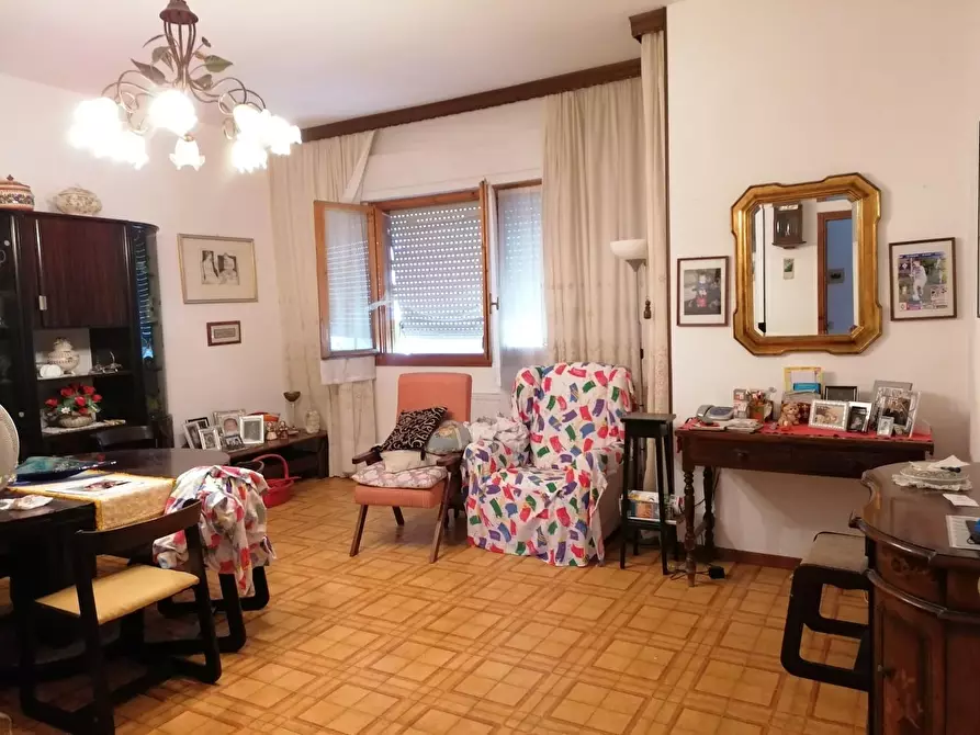 Immagine 3 di Appartamento in vendita  a Carrara