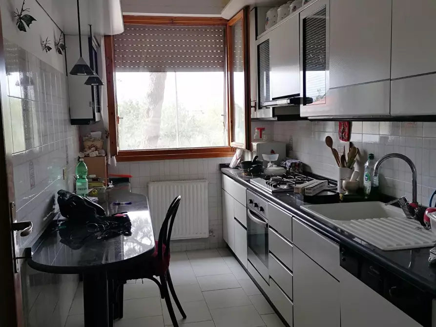 Immagine 2 di Appartamento in vendita  a Carrara