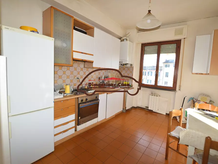 Immagine 4 di Appartamento in vendita  a Lucca