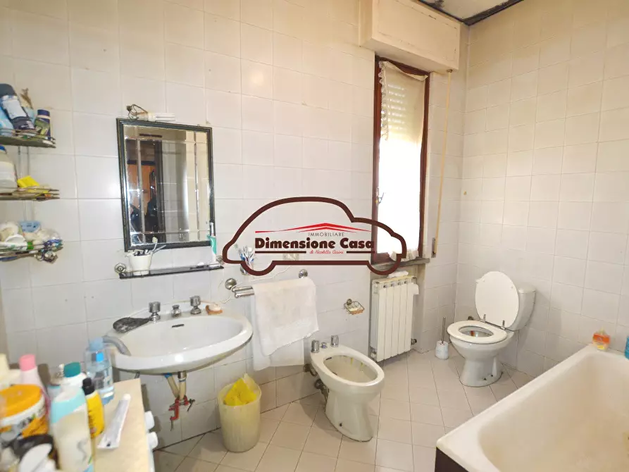 Immagine 10 di Appartamento in vendita  a Lucca