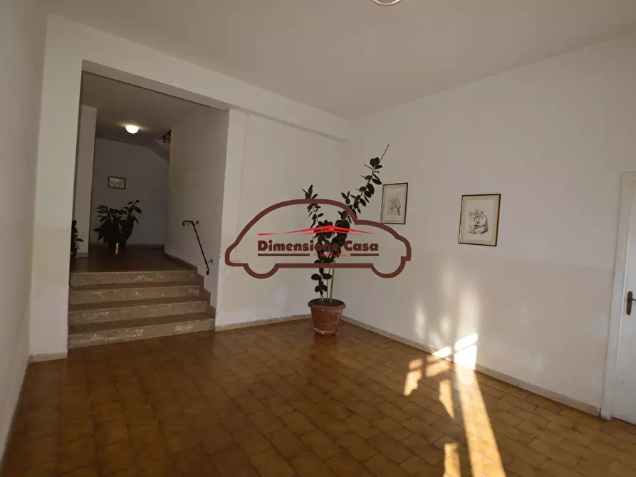 Immagine 12 di Appartamento in vendita  a Lucca