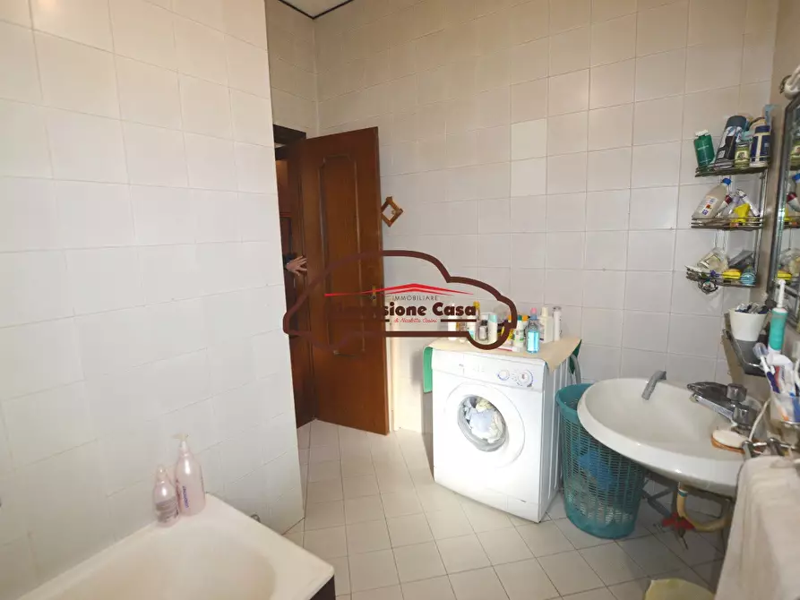 Immagine 11 di Appartamento in vendita  a Lucca