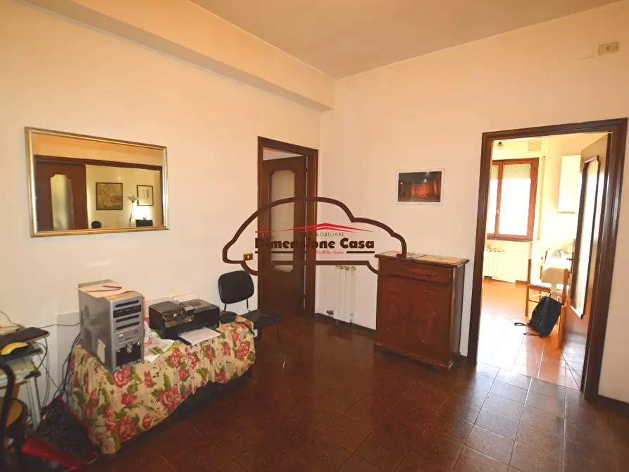 Immagine 2 di Appartamento in vendita  a Lucca