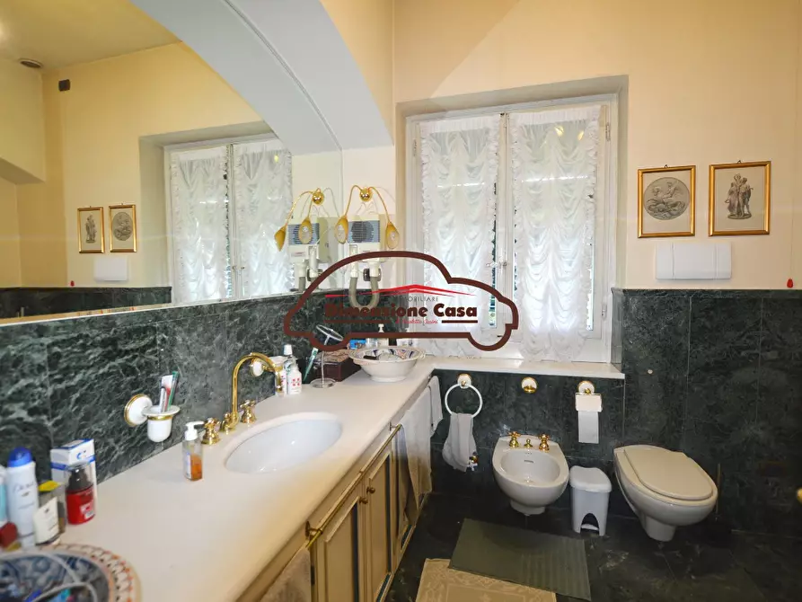 Immagine 16 di Villa in vendita  a Capannori