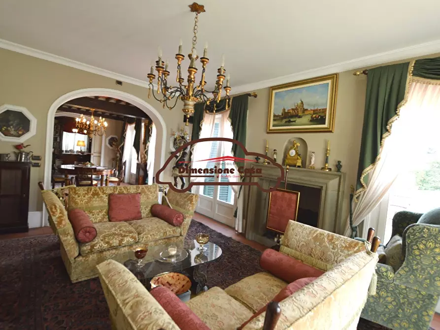 Immagine 8 di Villa in vendita  a Capannori