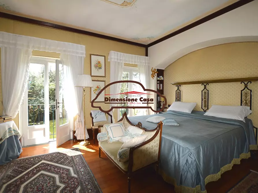 Immagine 15 di Villa in vendita  a Capannori