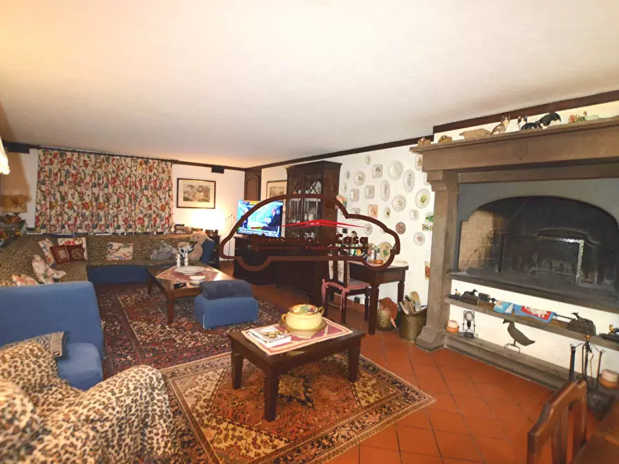 Immagine 21 di Villa in vendita  a Capannori