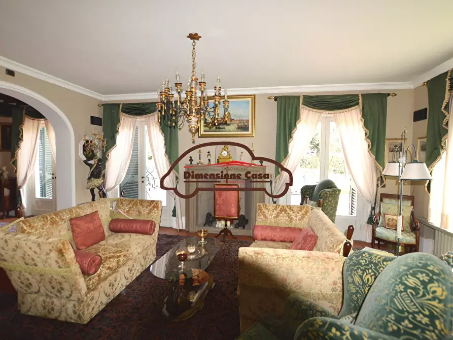 Immagine 9 di Villa in vendita  a Capannori