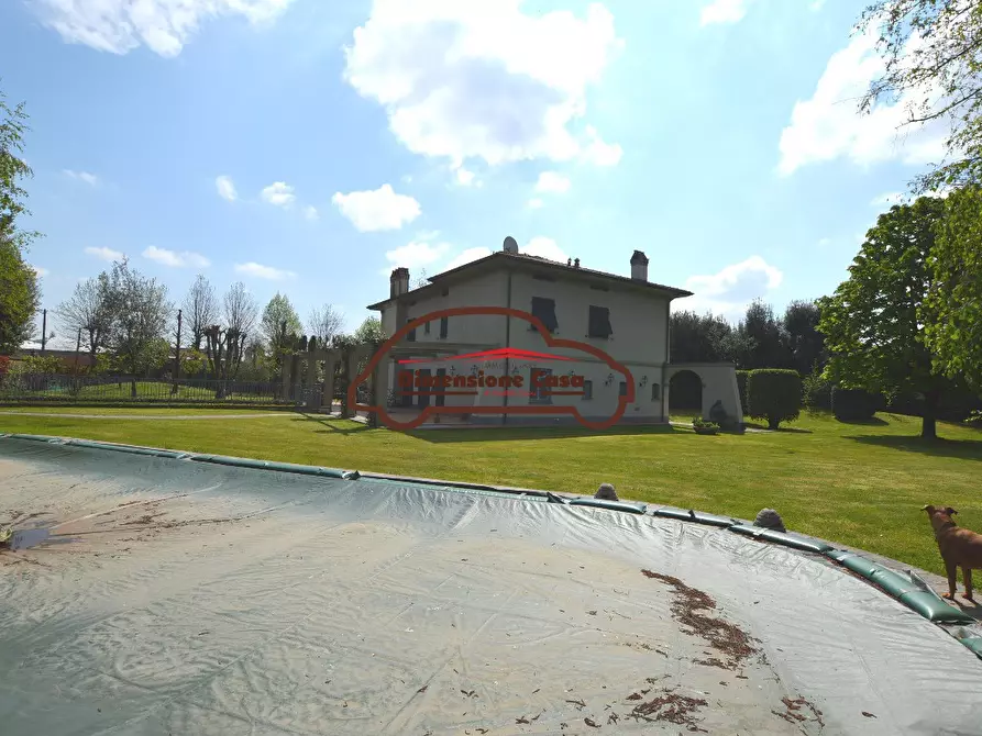 Immagine 3 di Villa in vendita  a Capannori