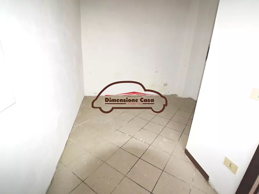 Immagine 6 di Locale commerciale in affitto  a Lucca