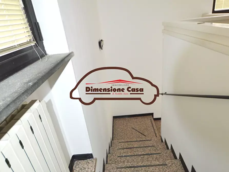 Immagine 2 di Ufficio in affitto  a Lucca