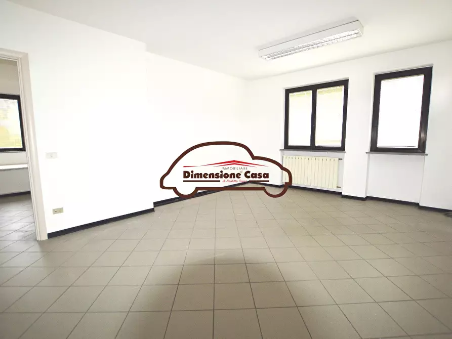 Immagine 5 di Ufficio in affitto  a Lucca