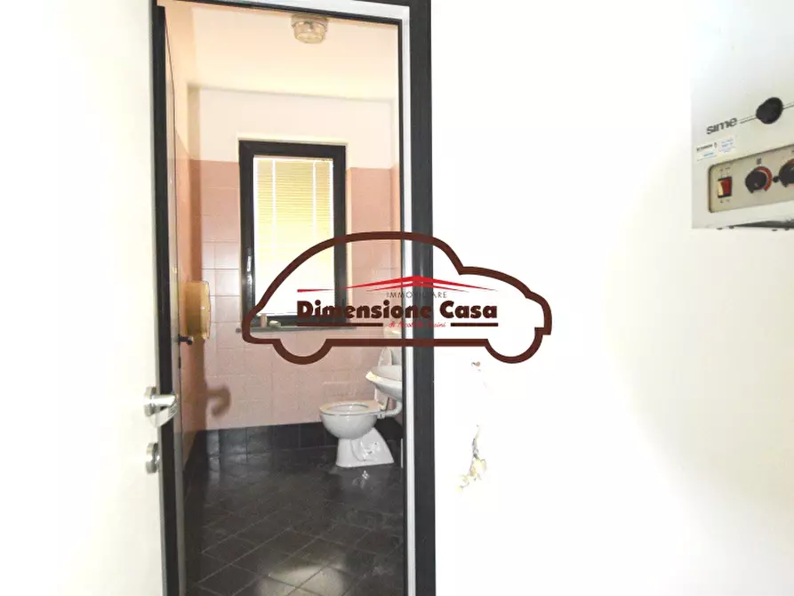 Immagine 6 di Ufficio in affitto  a Lucca