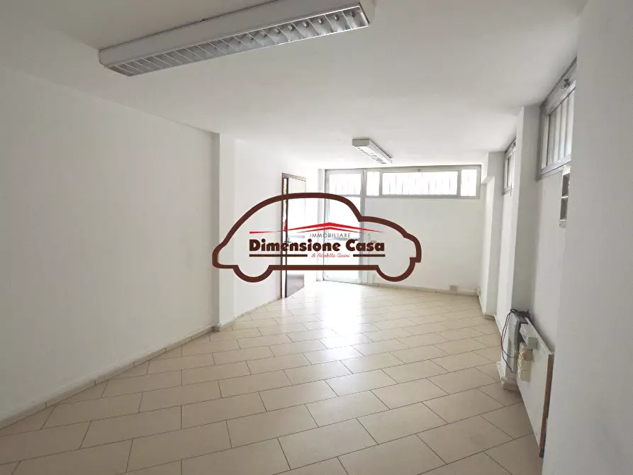 Immagine 4 di Ufficio in affitto  a Lucca