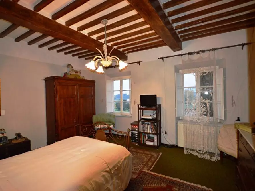 Immagine 9 di Villa in vendita  a Capannori