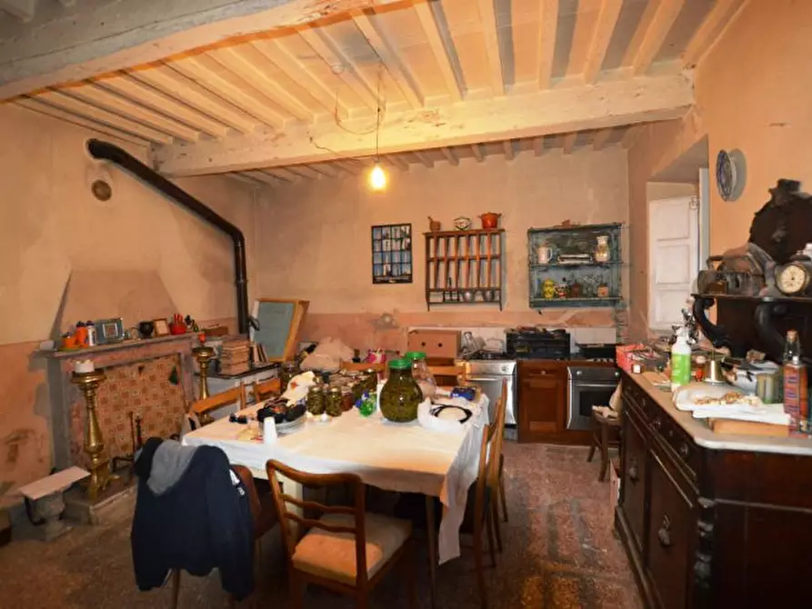 Immagine 4 di Villa in vendita  a Capannori