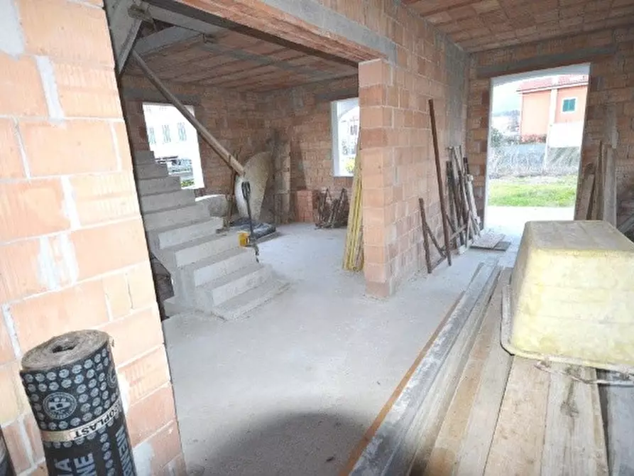 Immagine 5 di Villa in vendita  a Capannori