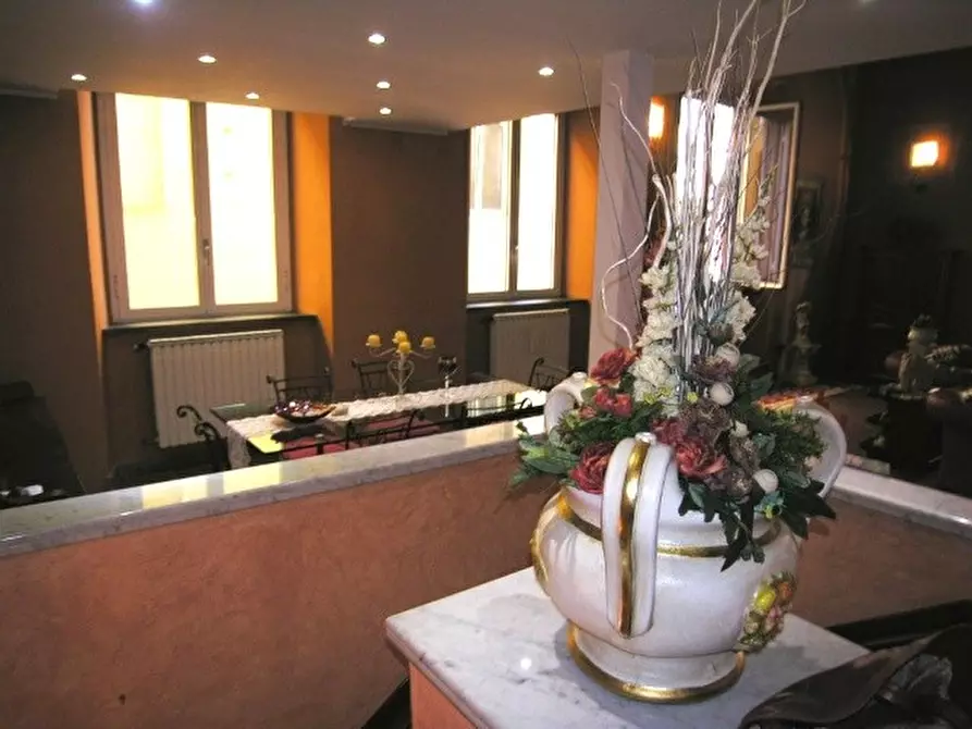 Immagine 5 di Appartamento in vendita  a Lucca