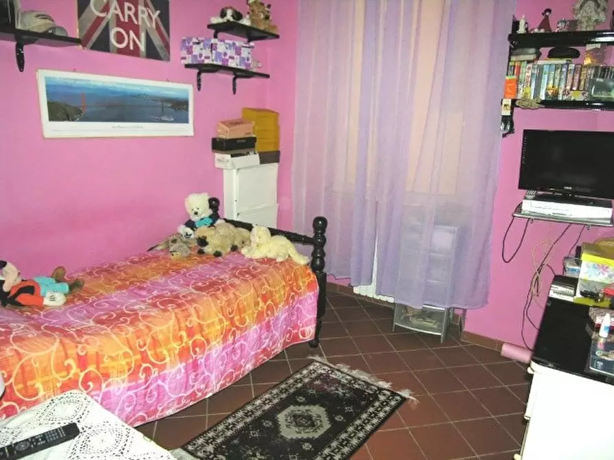 Immagine 10 di Appartamento in vendita  a Lucca