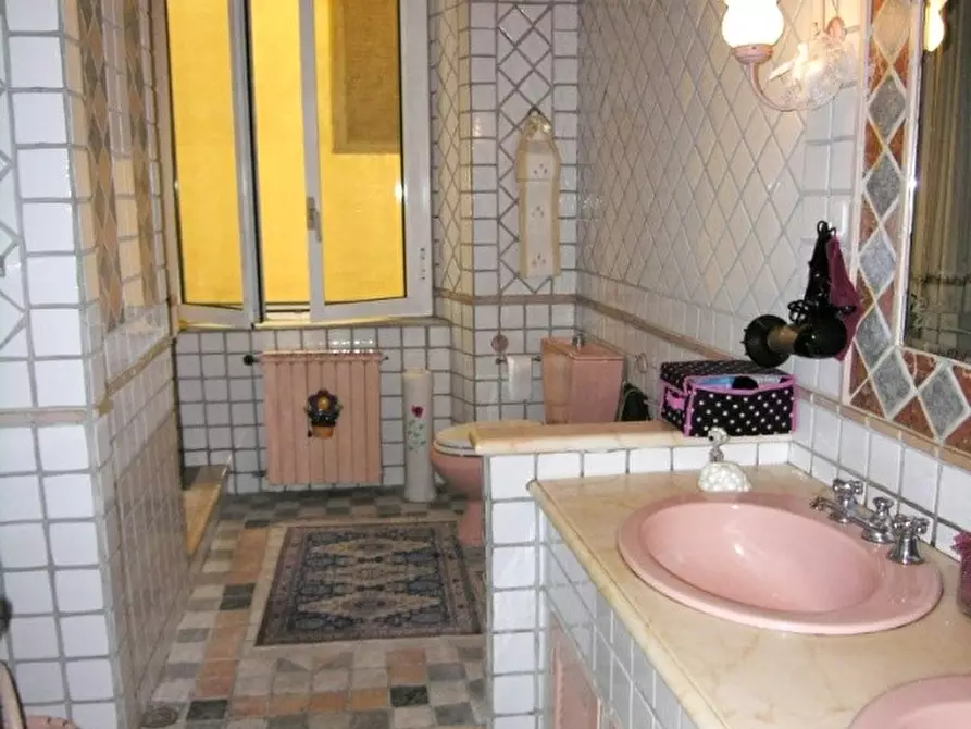 Immagine 11 di Appartamento in vendita  a Lucca