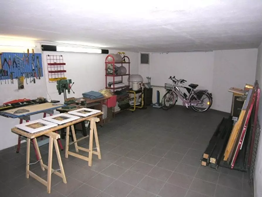 Immagine 12 di Appartamento in vendita  a Lucca