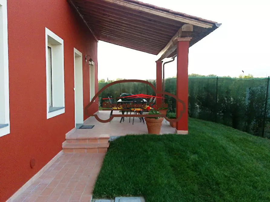 Immagine 5 di Villa in vendita  a Capannori