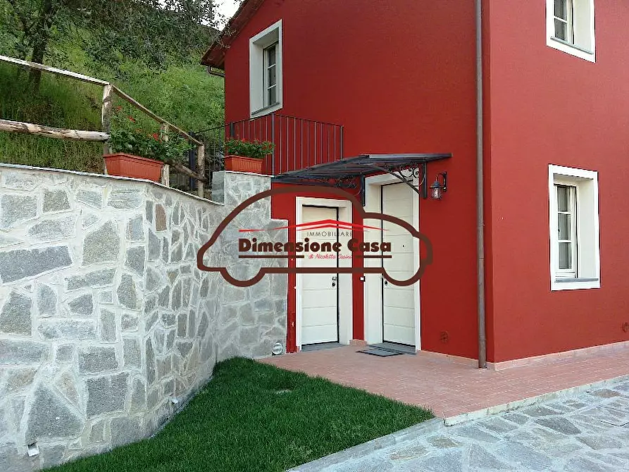 Immagine 2 di Villa in vendita  a Capannori