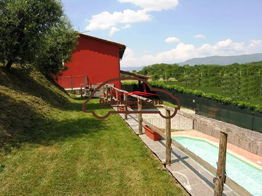 Immagine 4 di Villa in vendita  a Capannori