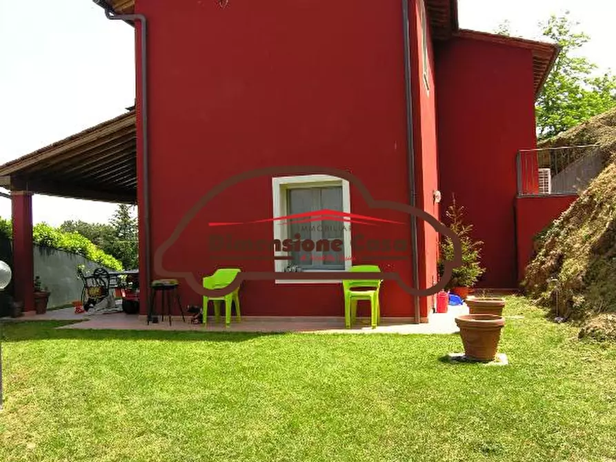 Immagine 3 di Villa in vendita  a Capannori