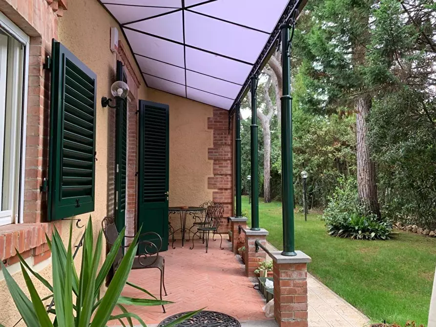 Immagine 5 di Villa in vendita  a Forte Dei Marmi