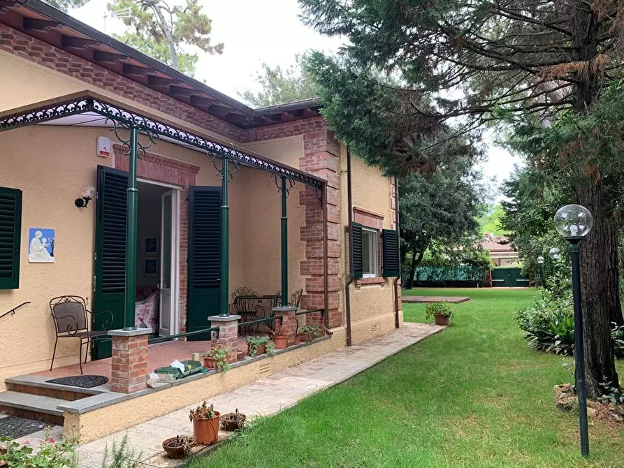Immagine 11 di Villa in vendita  a Forte Dei Marmi