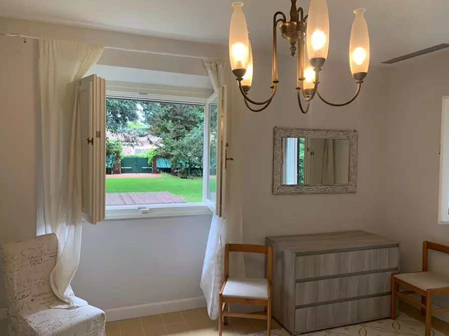 Immagine 7 di Villa in vendita  a Forte Dei Marmi