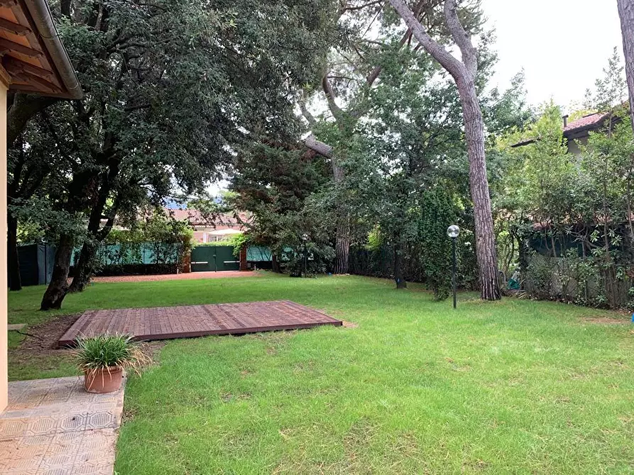 Immagine 12 di Villa in vendita  a Forte Dei Marmi