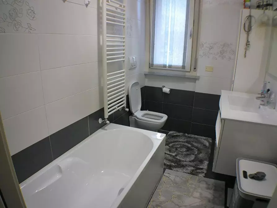 Immagine 10 di Appartamento in vendita  a Carrara