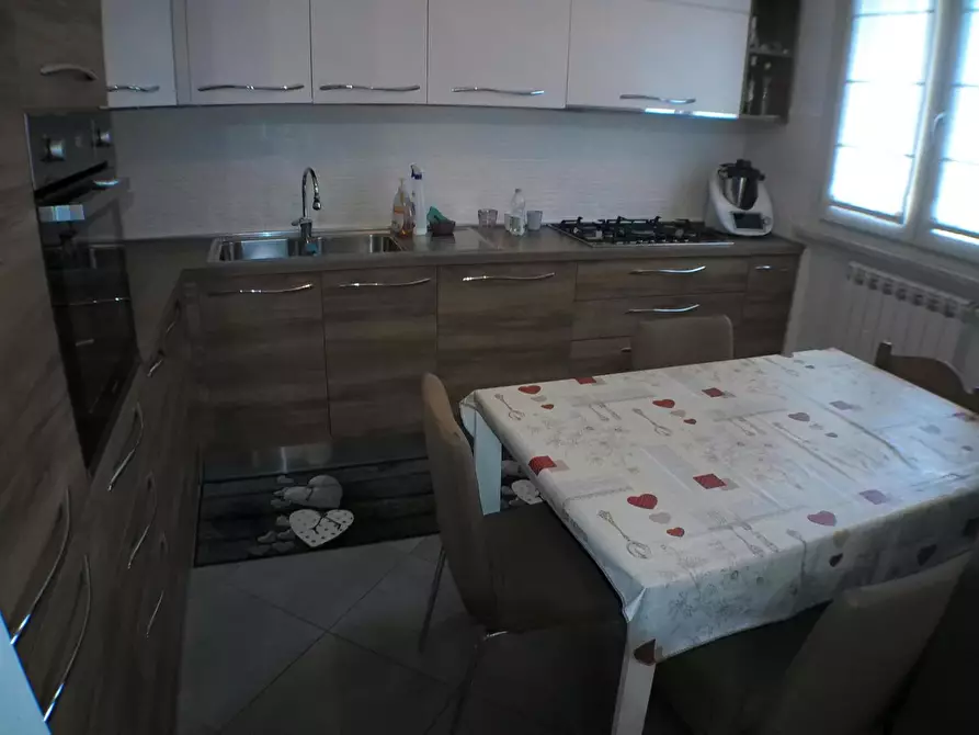 Immagine 3 di Appartamento in vendita  a Carrara