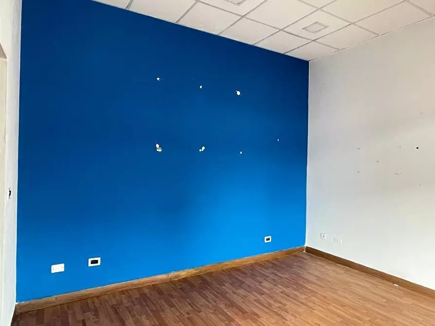 Immagine 7 di Locale commerciale in vendita  a Massa