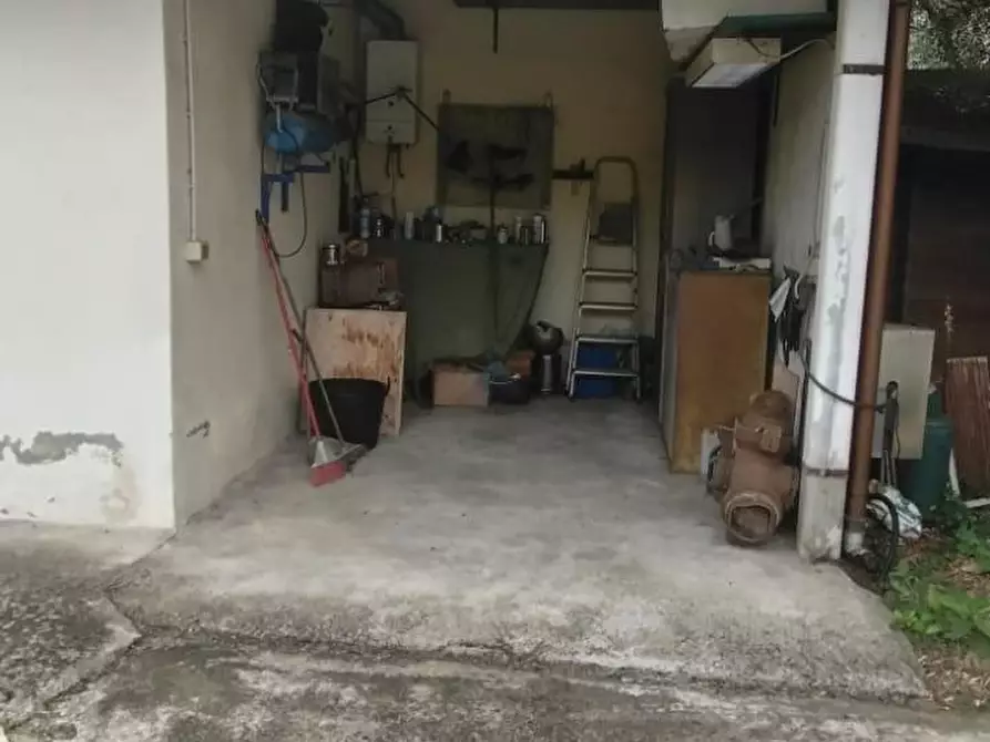 Immagine 4 di Porzione di casa in vendita  a Massa