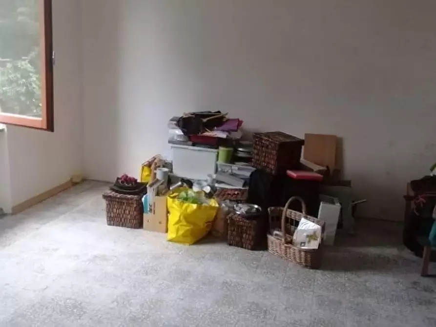 Immagine 5 di Porzione di casa in vendita  a Massa
