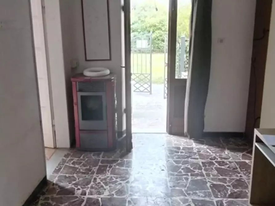 Immagine 11 di Porzione di casa in vendita  a Massa