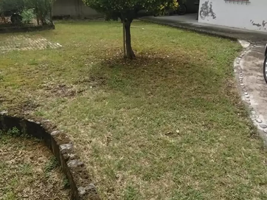 Immagine 2 di Porzione di casa in vendita  a Massa