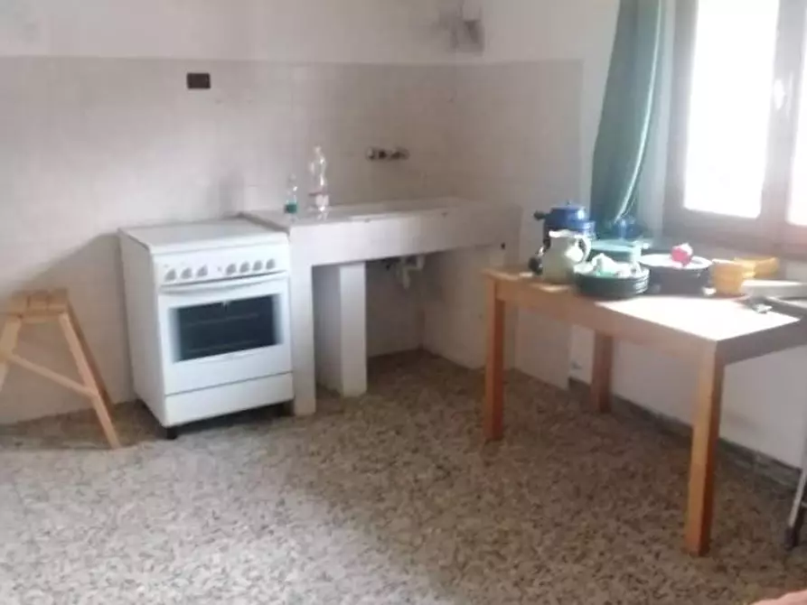Immagine 8 di Porzione di casa in vendita  a Massa