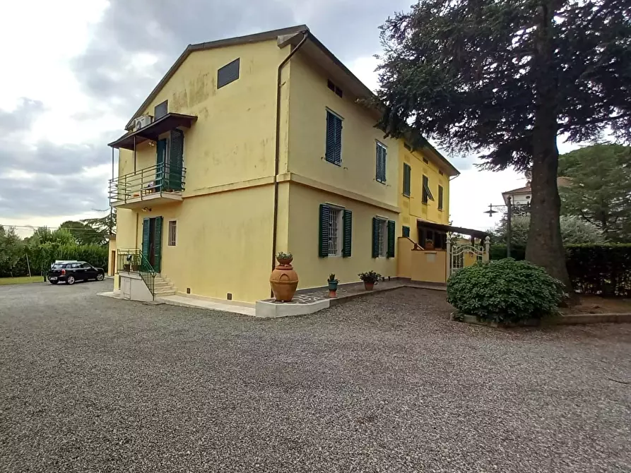 Immagine 1 di Casa bifamiliare in vendita  a Capannori