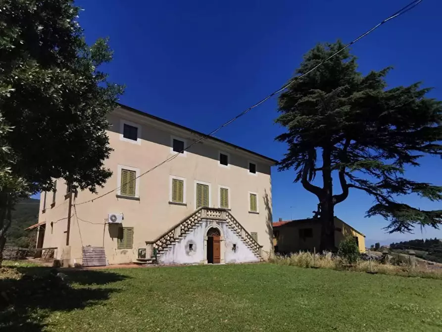 Immagine 1 di Villa in vendita  a Collesalvetti