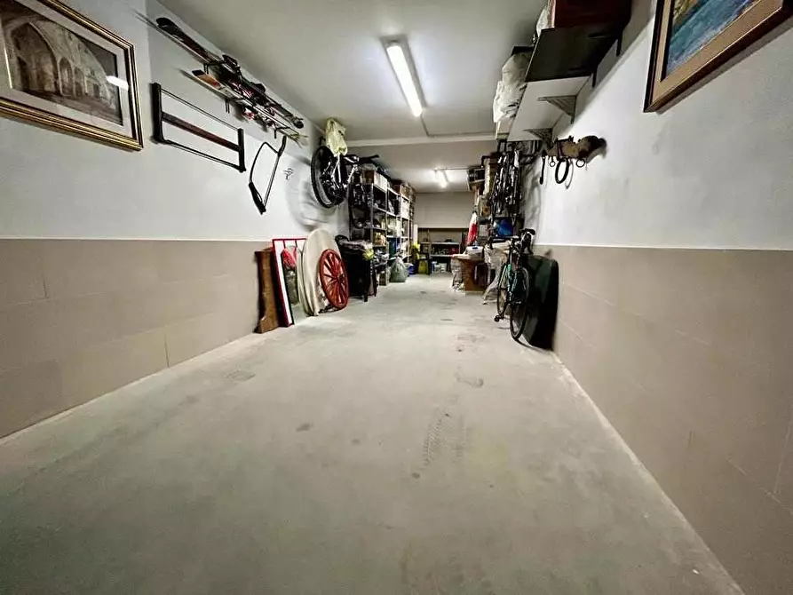 Immagine 1 di Garage in vendita  a Colle Di Val D'elsa