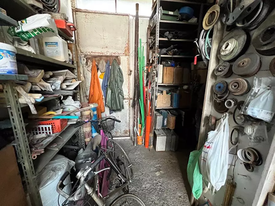 Immagine 3 di Attività artigianale in vendita  a Carrara