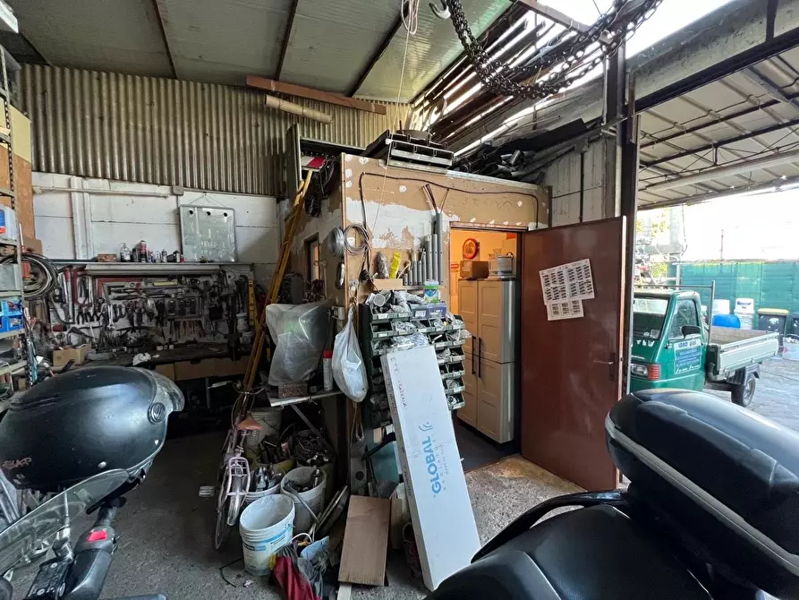 Immagine 7 di Attività artigianale in vendita  a Carrara