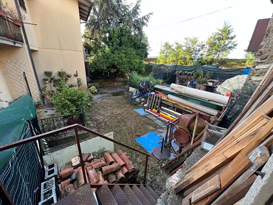 Immagine 2 di Attività artigianale in vendita  a Carrara