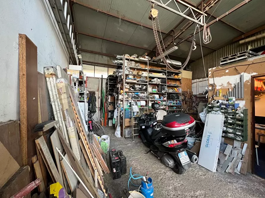 Immagine 8 di Attività artigianale in vendita  a Carrara