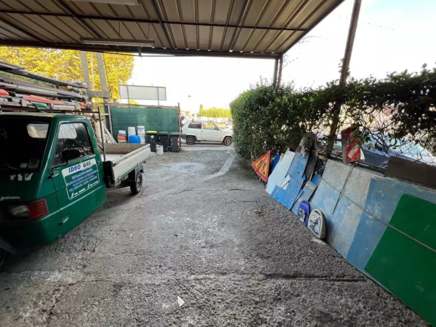 Immagine 6 di Attività artigianale in vendita  a Carrara