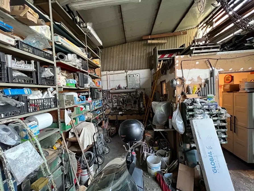 Immagine 4 di Attività artigianale in vendita  a Carrara